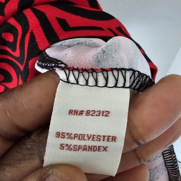 Aryeh Dress Womens Sz L Geo Print Red Black Stretch Knit Dark Romantic Exellent - Picture 9 of 11